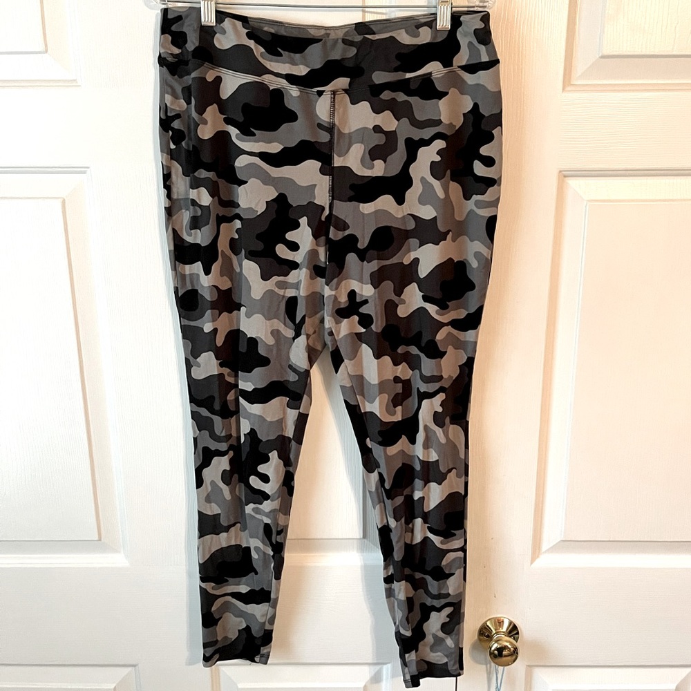 New Directions studio camo yummy leggings